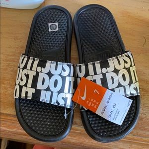 Nike Benassi Slides